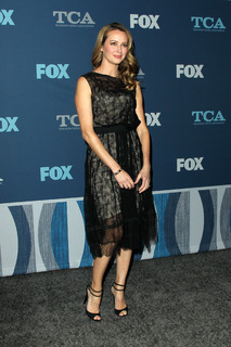 Amy Acker feet photo thumbnail