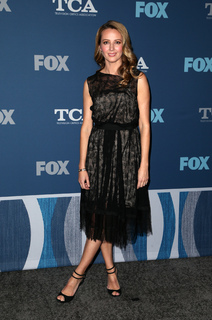 Amy Acker feet photo thumbnail