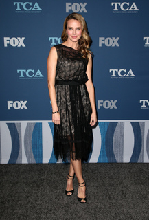 Amy Acker feet photo thumbnail