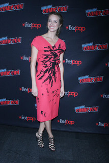 Amy Acker feet photo thumbnail