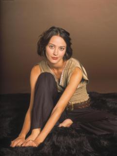 Amy Acker feet photo thumbnail