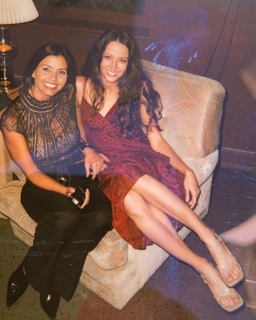 Amy Acker feet photo thumbnail