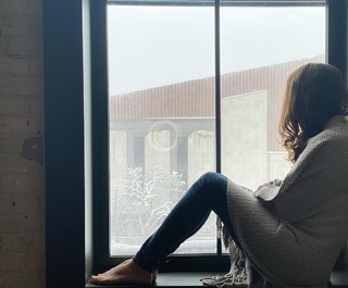 Amy Acker feet photo thumbnail