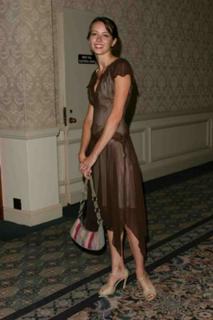 Amy Acker feet photo thumbnail