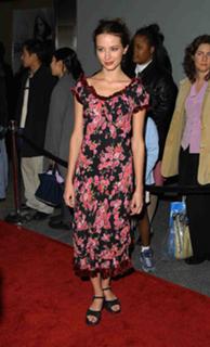 Amy Acker feet photo thumbnail