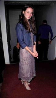 Amy Acker feet photo thumbnail