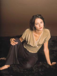 Amy Acker feet photo thumbnail