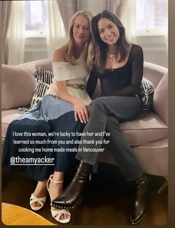Amy Acker feet photo thumbnail