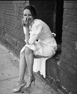 Amy Acker feet photo thumbnail