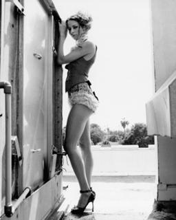 Amy Acker feet photo thumbnail