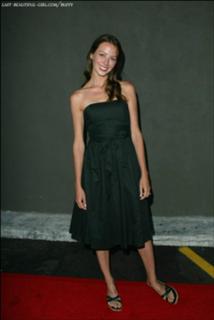 Amy Acker feet photo thumbnail