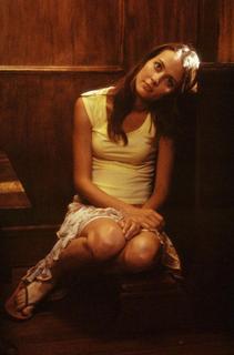 Amy Acker feet photo thumbnail