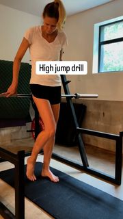 Amy Acuff feet photo 2