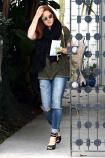 Amy Adams feet photo thumbnail