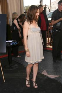 Amy Brenneman feet photo thumbnail
