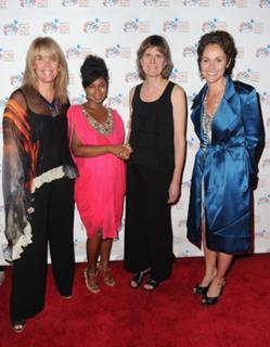 Amy Brenneman feet photo thumbnail