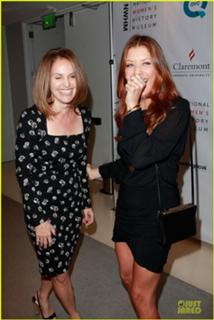 Amy Brenneman feet photo thumbnail