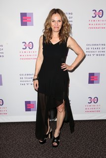 Amy Brenneman feet photo thumbnail