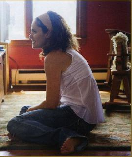 Amy Brenneman feet photo thumbnail