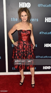 Amy Brenneman feet photo thumbnail