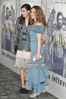 Amy Brenneman feet photo thumbnail