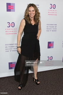 Amy Brenneman feet photo thumbnail