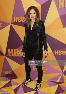 Amy Brenneman feet photo thumbnail