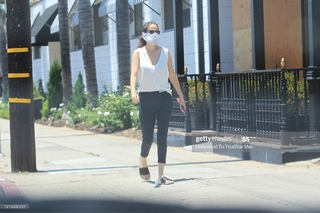 Amy Brenneman feet photo thumbnail