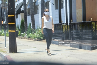 Amy Brenneman feet photo thumbnail