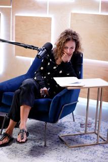 Amy Brenneman feet photo thumbnail