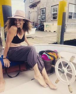 Amy Brenneman feet photo thumbnail