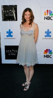 Amy Brenneman feet photo thumbnail