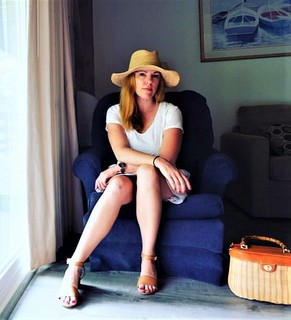 Amy Bruni feet photo 1