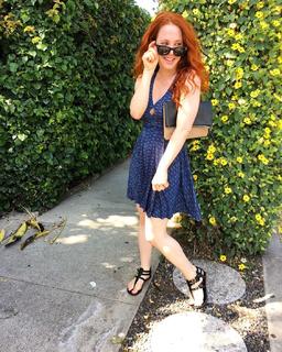 Amy Davidson feet photo thumbnail