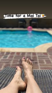 Amy Davidson feet photo thumbnail