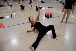 Amy Dumas feet photo thumbnail