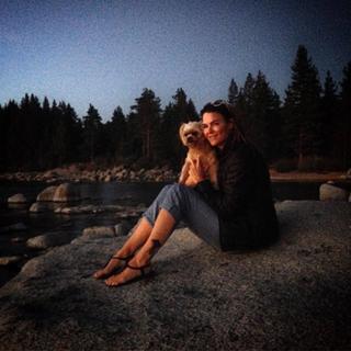 Amy Dumas feet photo thumbnail