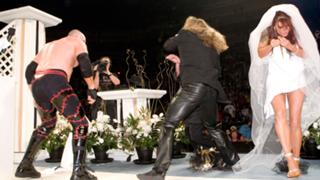 Amy Dumas feet photo thumbnail