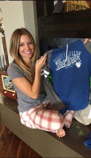 Amy Earnhardt feet photo 6