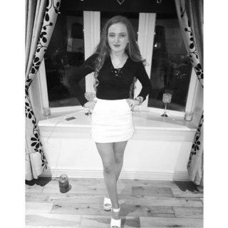 Amy Forsyth feet photo 7