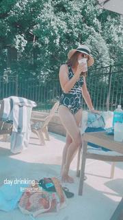 Amy Garber feet photo 8