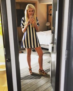 Amy Hart feet photo 7