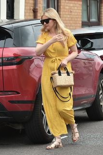 Amy Hart feet photo 7