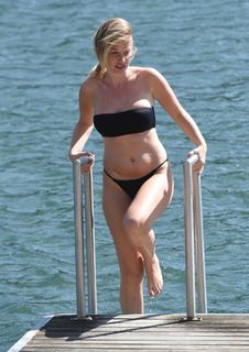 Amy Hart feet photo 4