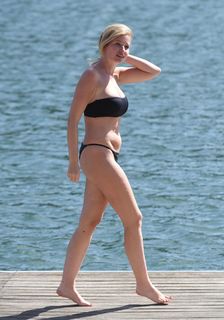 Amy Hart feet photo 2
