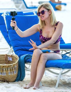 Amy Hart feet photo 13