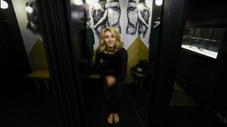 Amy Heidemann feet photo 8