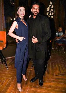Amy Jackson feet photo thumbnail