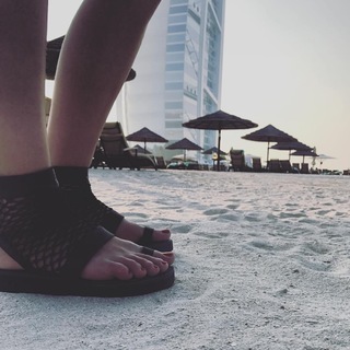 Amy Jackson feet photo thumbnail