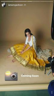 Amy Jackson feet photo thumbnail